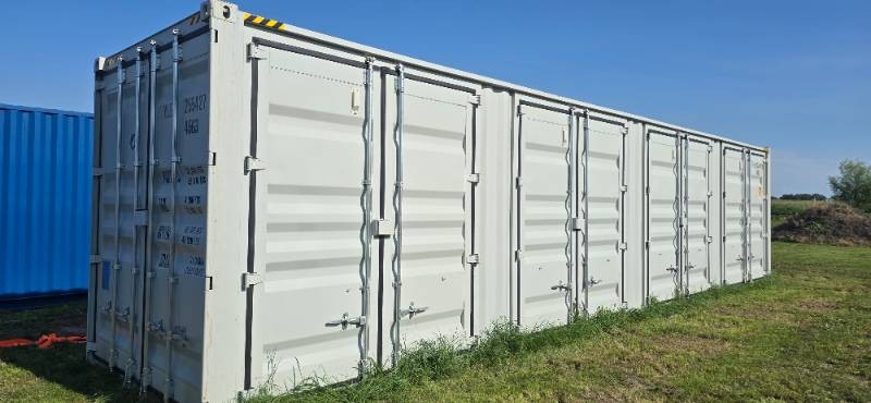 YLEU2554278  40 Ft High Cube Sea Container with 4 Sets of Side Doors 40HC