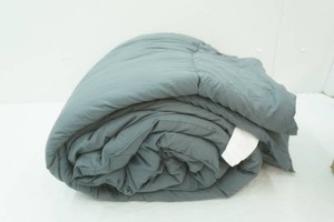 queen size poly filled comforter, flat and fitted sheets and 2 pillow cases