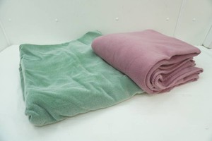 2 plush queen size blankets