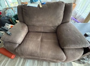 Power Recliner Chair - Brown (Matching loveseat in lot 149)