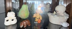 Lot of Assorted Decorative Figurines Dopey Bear Pear Bath Child