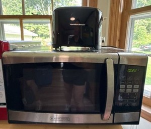 BlackDecker Microwave & Hamilton Beach Toaster Countertop Lot