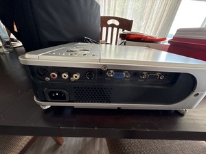 Toshiba TLP-XD2000 Multimedia Projector w Remotes and Cables