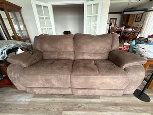 Power reclining loveseat - Brown (Matching Reclining Chair in Lot 63)