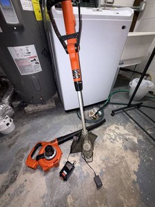 BlackDecker Cordless Blower & String Trimmer Set w Charger