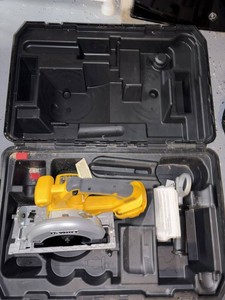 DeWALT DC390 18V Cordless Circular Saw w Case Blade Manual