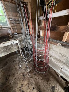 Assorted Wire Tomato Cages Garden Plant Supports Red & Galvanized
