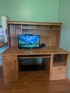 Desk With Hutch 59.5 X 32.5 X 58 in