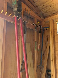 Garden Tool Mixed Lot - Yardworks Shovel, Rakes & Spades