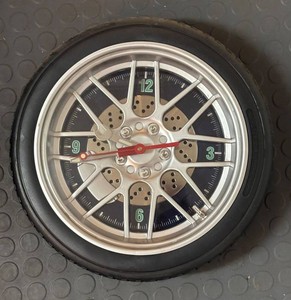 G - Decorative Tire Motif Wall Clock