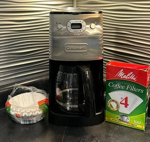 LLK - Coffee Maker - Cuisinart Grind & Brew DGB-625 With Carafe & Filters