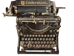 LLFR - Vintage Typewriter - Underwood Portable