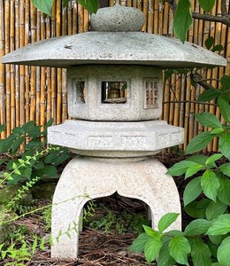 BYD - Japanese Garden Stone Lantern