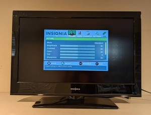 LL - Flat Screen Television - Insignia NS-26L450A11 LCD TV