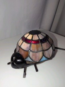 Quoizel Collectibles Vintage Tiffany Style Stained Glass Ladybug Lamp, works