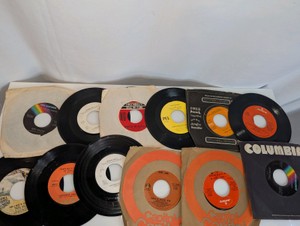 Large collection of multiple 7-inch vinyl records from the 1960s and 1970s, MCA, Columbia, Mercury, and Capitol Records
