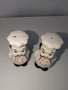 1950s-1960s chef plastic salt and pepper shakers