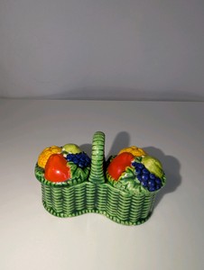 1930s-1940s Marutomo Ware salt and pepper shakers shaped like green wicker baskets filled with hand-painted fruit