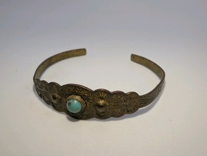 Vintage tiny child size vintage cuff bracelet, turquoise stone