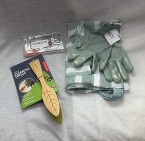 Lot of 3 Brand New gardening items,  cleaning tongs, garden gift set & bonsai tree grooming set