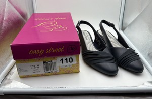Brand New size 712 Navy Easy Street womens shoes