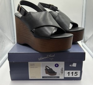 Brand New size 6, Universal Thread, Naomi heels - Womens Memory Foam