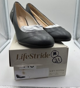 Brand New size 7 Life Stride womens shoes