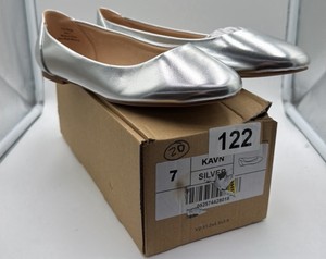 Brand New size 7 silver Journee Collection women Flats