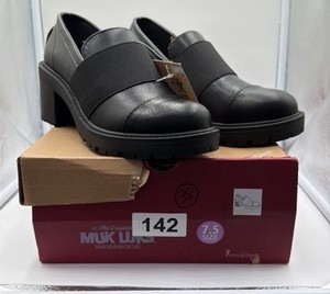 Brand New Womens size 7 12 MukLuks black shoes
