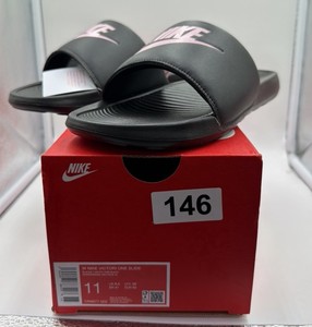 Brand New menwomens size 11 Nike Victory One slides