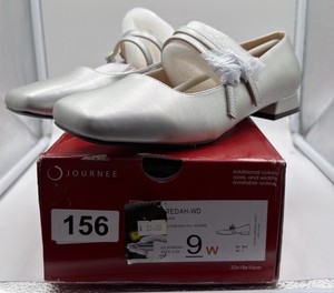 Brand New size 9 Womens Journee Collection silver flats
