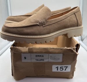Brand New Womens size 9 Journee Collection slip ons