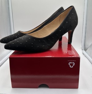 Brand New Womens size 9 Journee Collection black heels