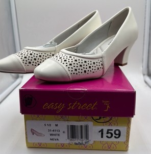 Brand New Womens size 5 12 Easy Street white heels