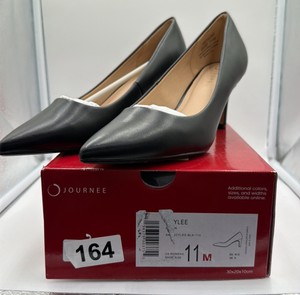 Brand New Womens size 11 Journee Collection black womens heels