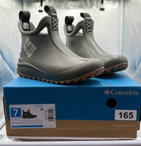 Brand New Mens size 7 Columbia Mud Ranger outsole boots