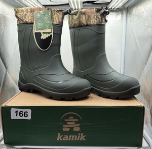 Brand New Womens size 5  Kamik Outdoor extreme weather boots