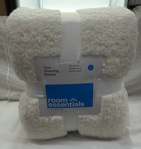 Brand New Room Essentials Fox Shearling blanket - fullqueen size