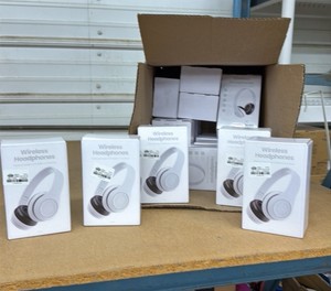 Resellers lot - 17 pair of wireless headphones
