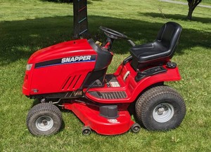 Snapper LT200 20HP V TWIN BRIGGS ENGINE WLARGE 44 INCH MOWER DECK - NEW BELTS & BLADES