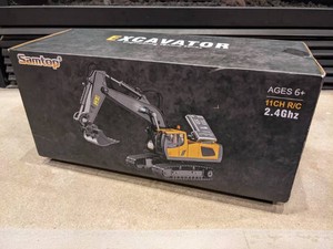 BRAND NEW 11 CHANNEL REMOTE CONTROL EXCAVATOR  TAKE IT TO THE BEACH