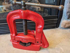 RIDGID NO. 26 BENCH YOKE PIPE VISE 18 TO 5 CAPACITY MADE IN USA