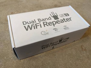 BRAND NEW DUAL BAND WiFi EXTENDER SIGNAL BOOSTER