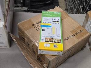 Lot of (1 Box) Cyber Tech Lighting 2 in 1 Dual Color LED Undercabinet Light  Dimmable UL093-DCT 6-count ( 6 total items )