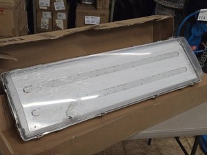 Lot of (1) Peerless Electric 2 Light Vapor-Tight LED Fixture AP4HB-4-20050K-AC-LSSVH