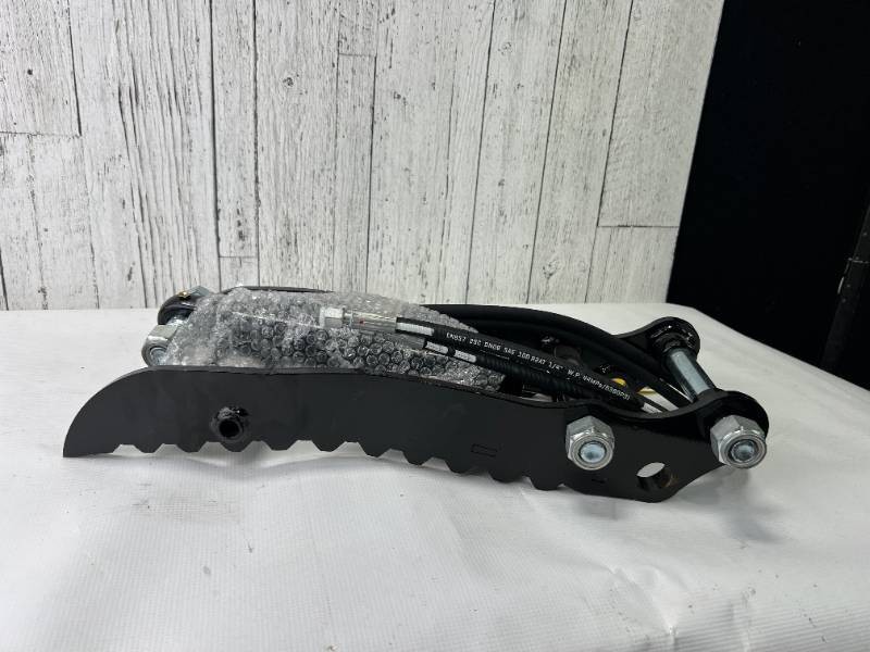 FUTURE Excavator Hydraulic Thumb Clip, 1-2 Ton