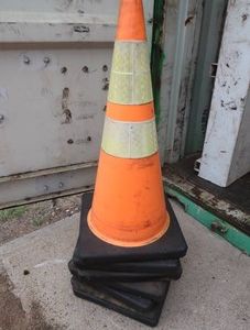 7 ORANGE SZ LARGE TRAFFIC CONES