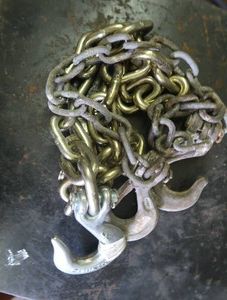 2 CHAINS WITH HOOKS