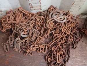 BIG HEAVY TRACTOR CHAINS