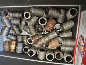 LOTS OF 34 PIPE NIPPLES